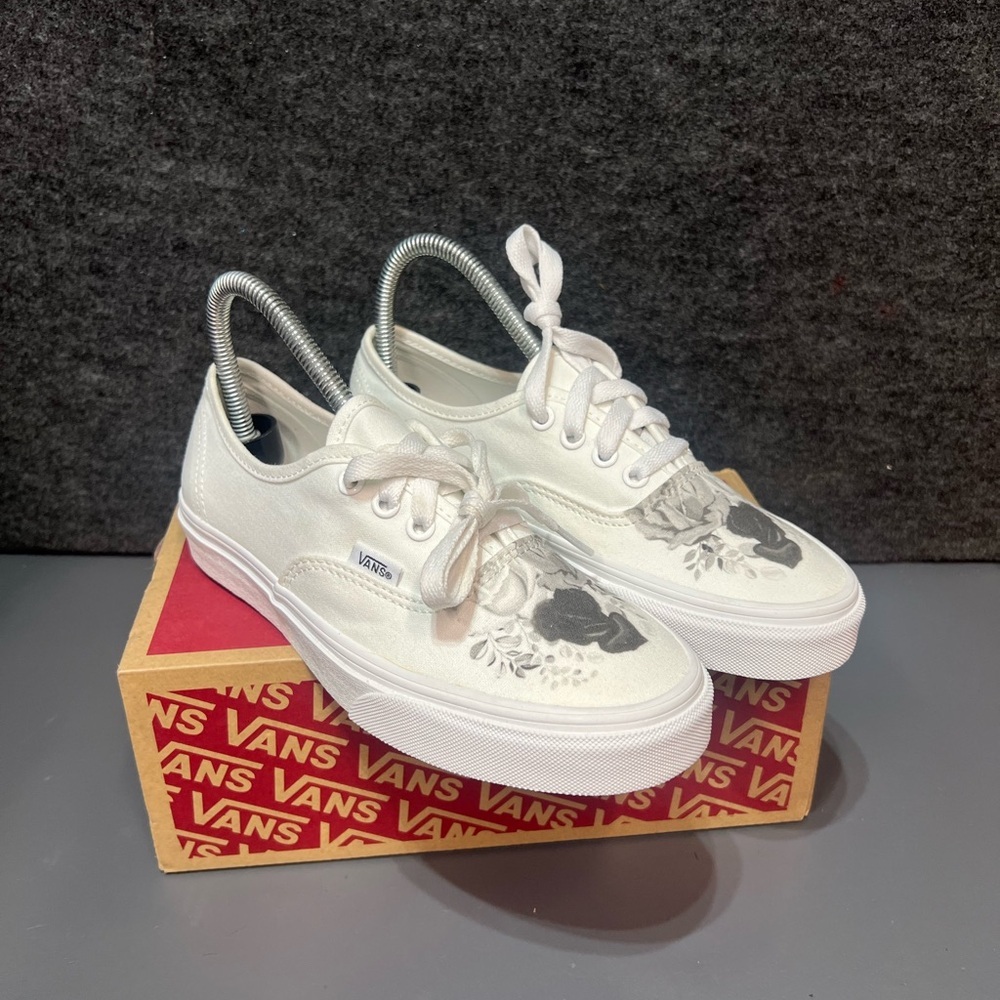 Vans Women's “Black & White Roses” Authentic Shoe Size 6.5